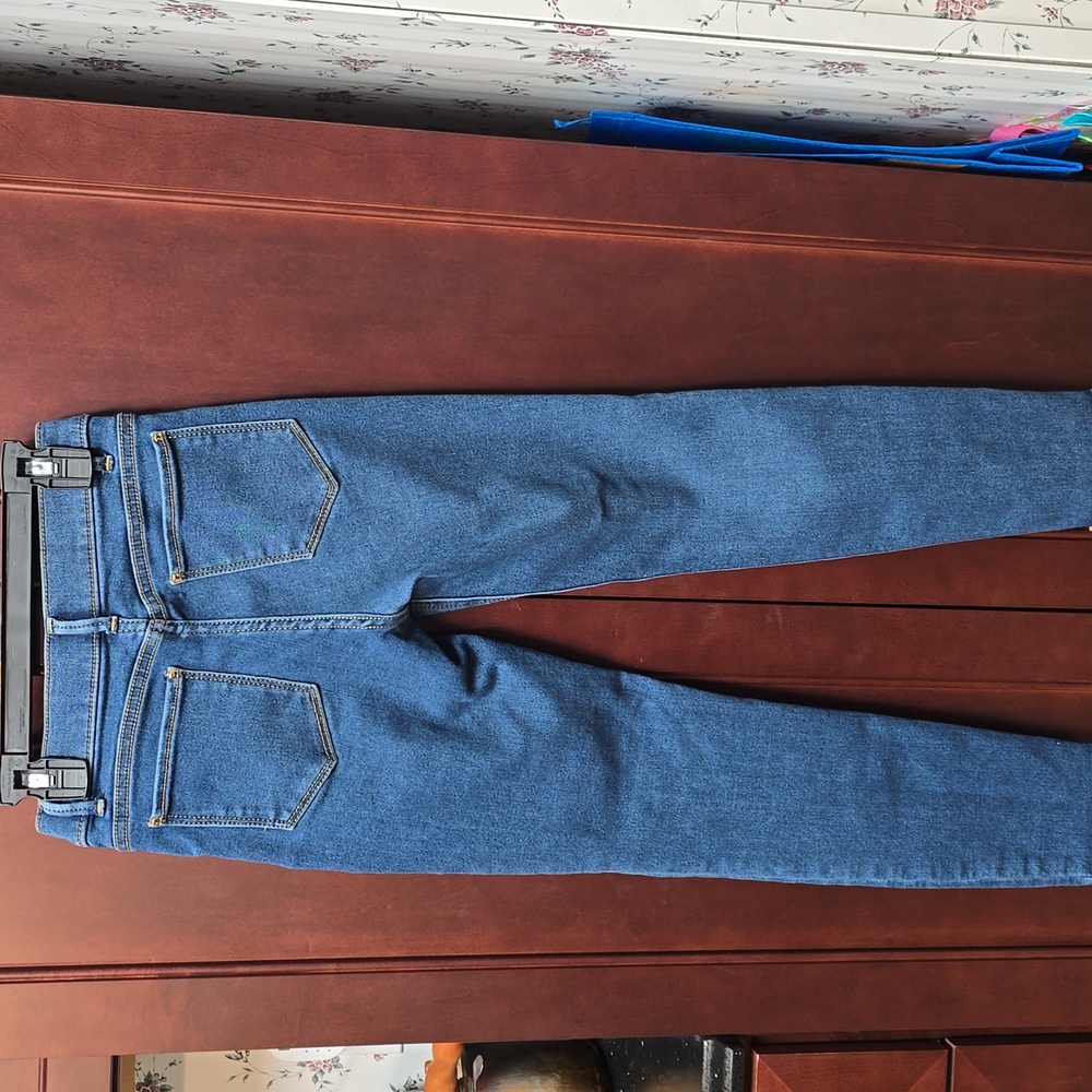Worn Once. Girl's Wonder Nation Blue Jegging W/Embroidered Butterflies. 10/12 - Picture 4 of 5